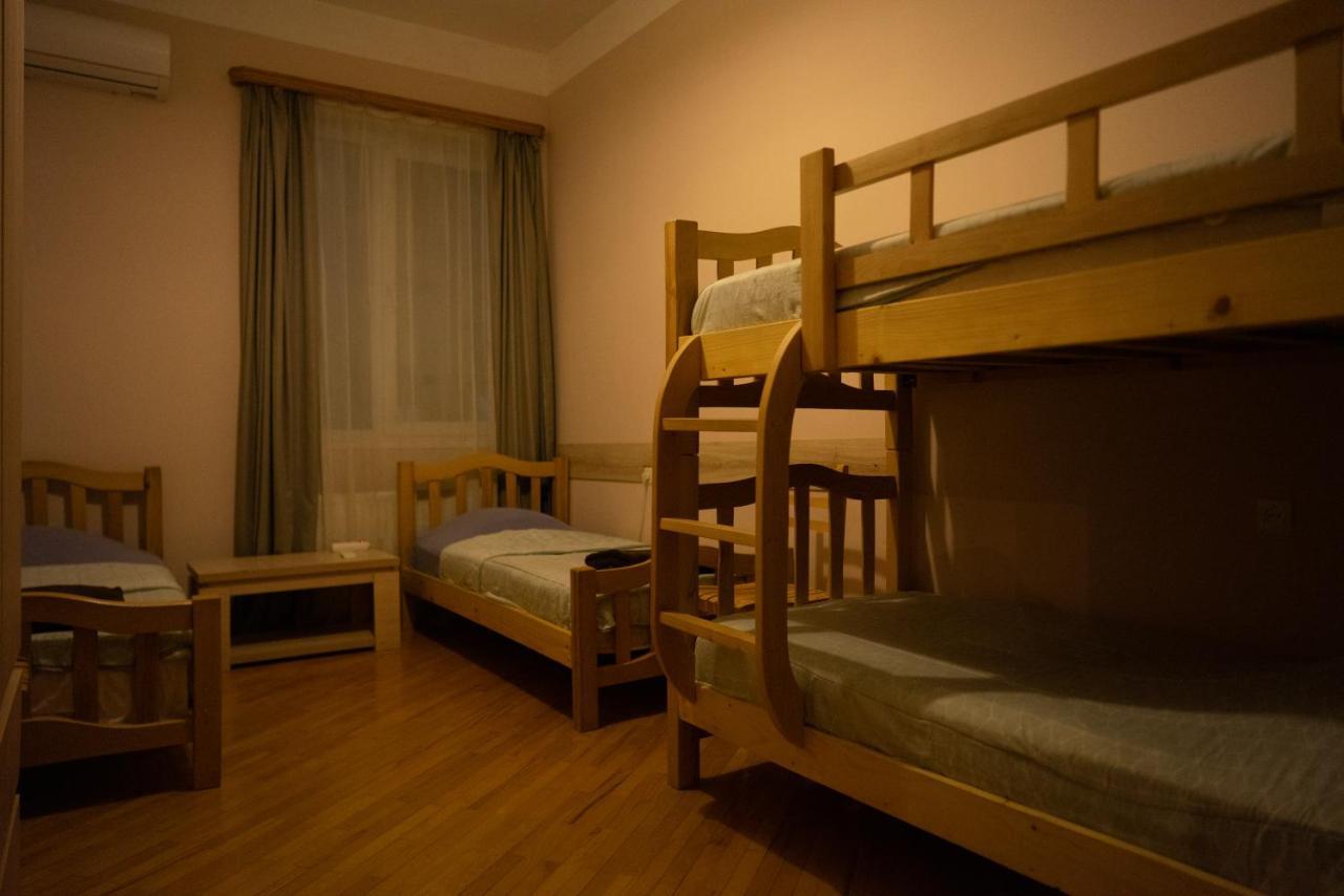 Guesthouse Hillside ティビリシ エクステリア 写真