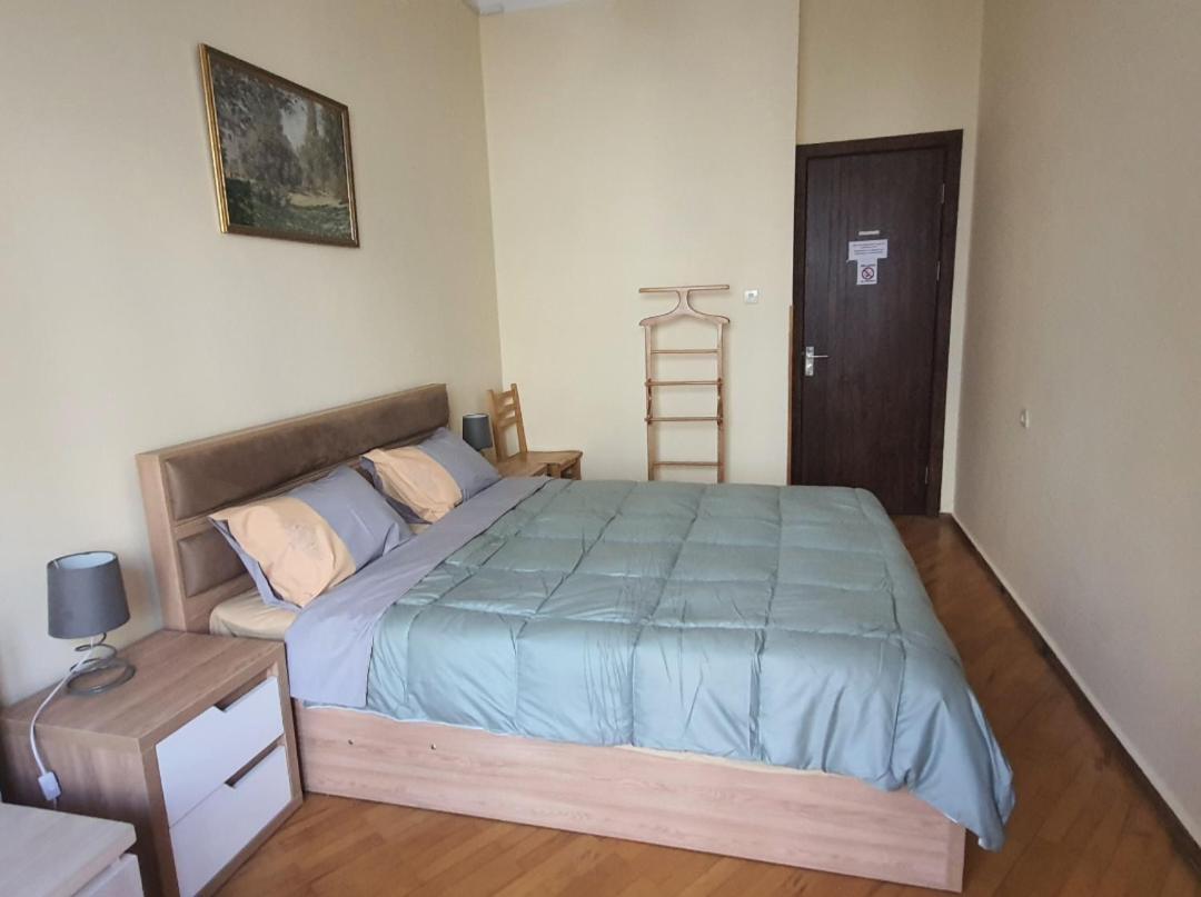 Guesthouse Hillside ティビリシ エクステリア 写真