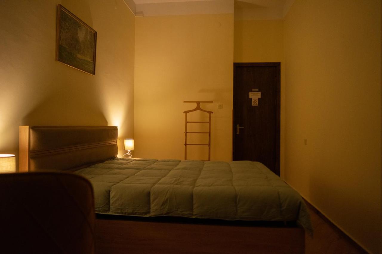 Guesthouse Hillside ティビリシ エクステリア 写真