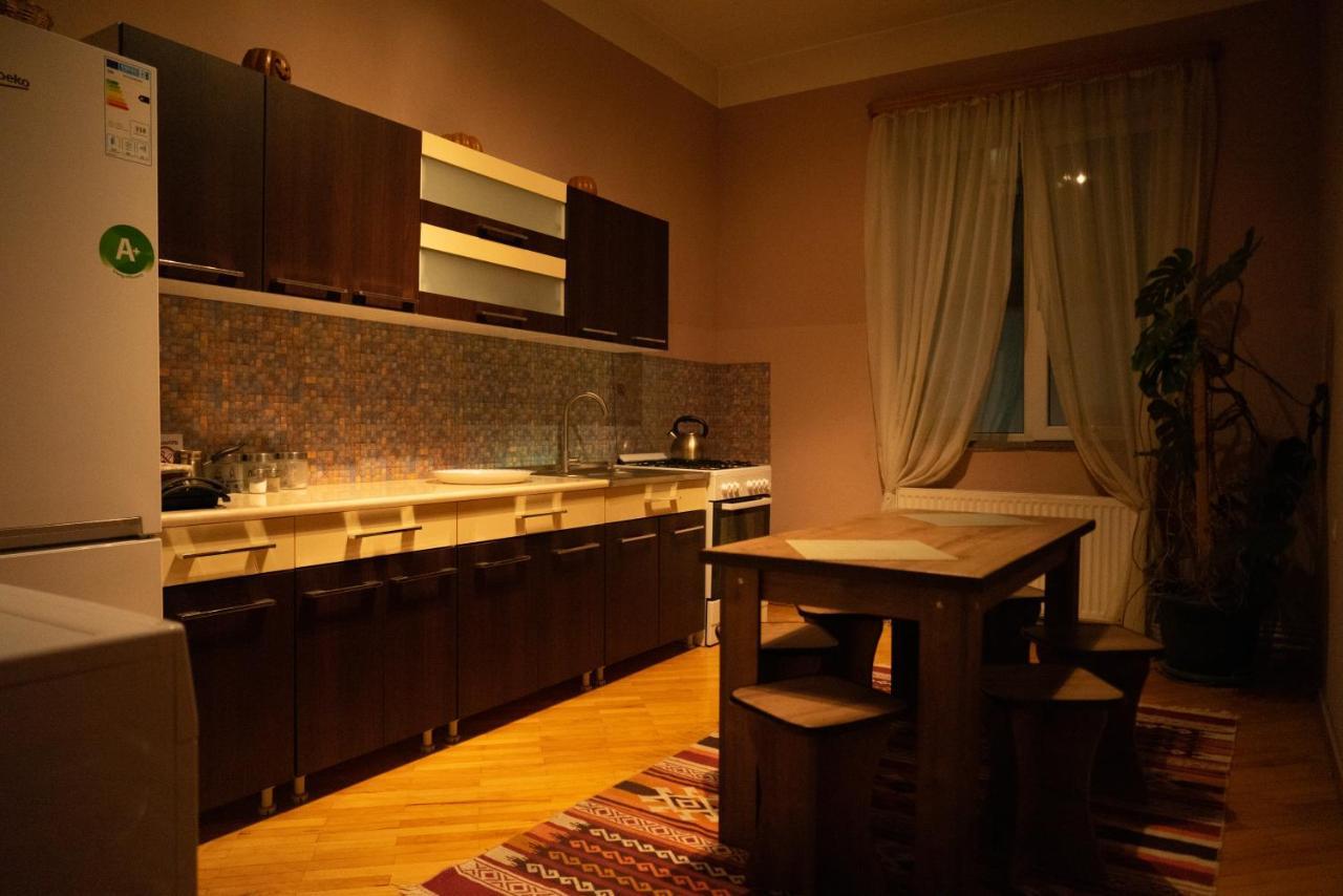 Guesthouse Hillside ティビリシ エクステリア 写真
