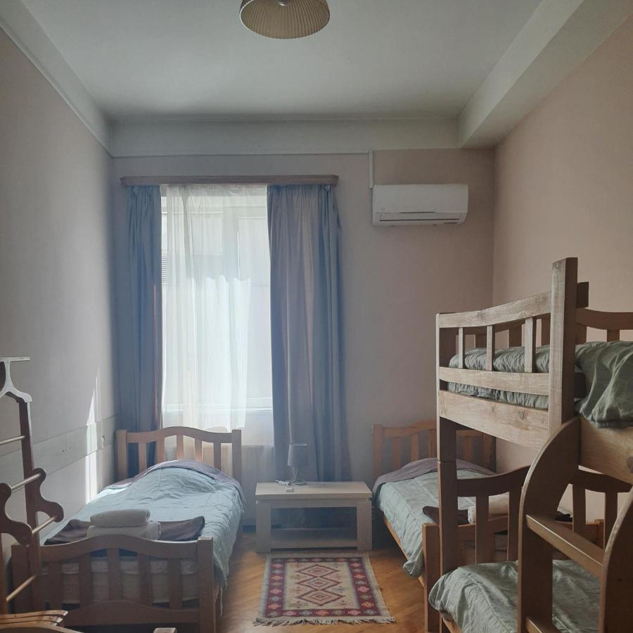 Guesthouse Hillside ティビリシ エクステリア 写真