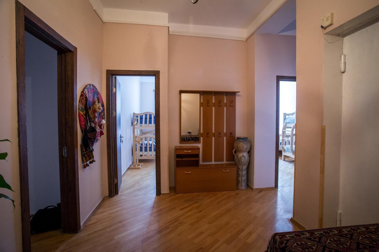 Guesthouse Hillside ティビリシ エクステリア 写真