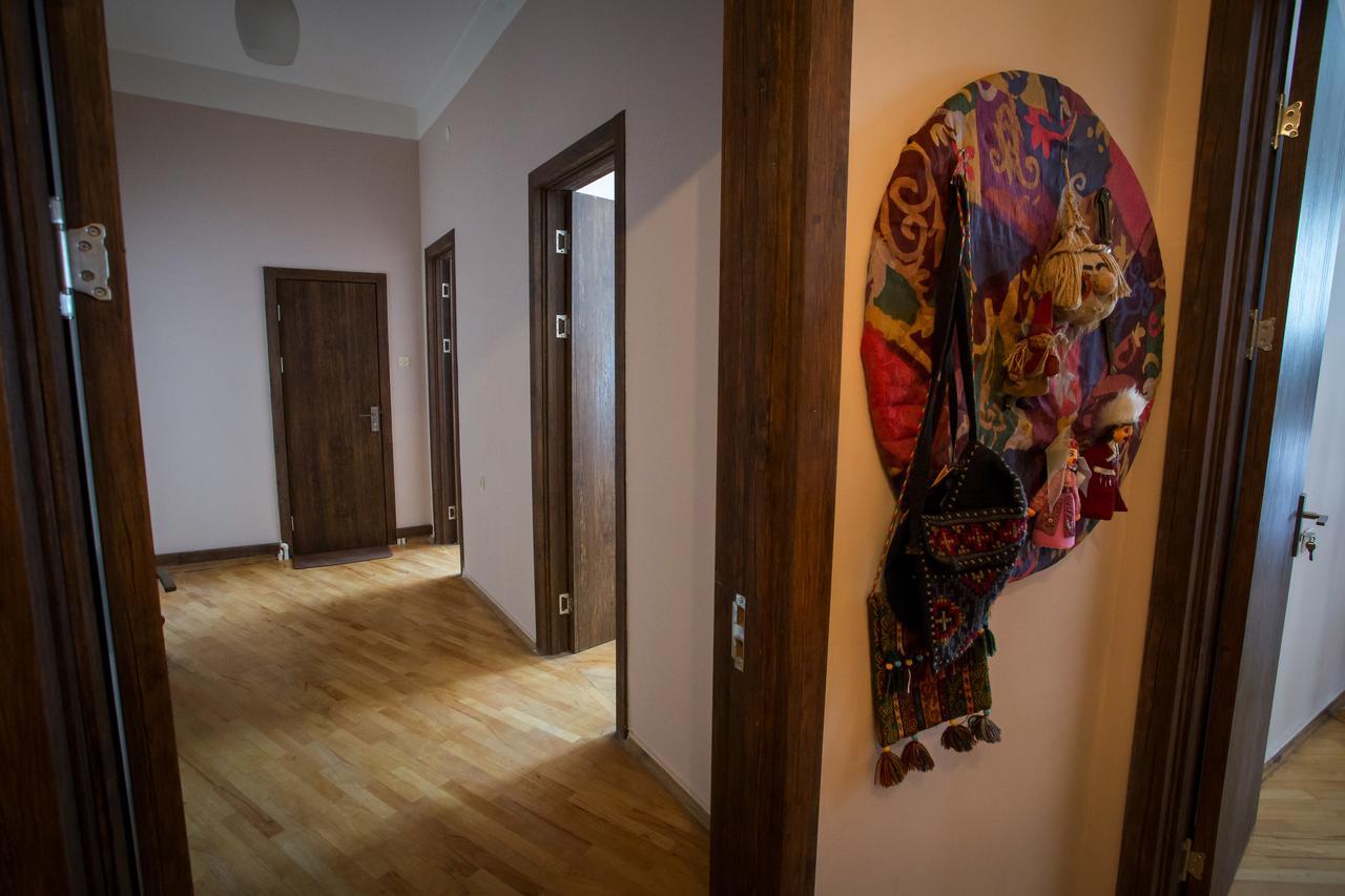 Guesthouse Hillside ティビリシ エクステリア 写真